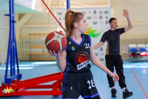 Первенство СШ № 2 ТМР собрало баскетбольные команды девушек