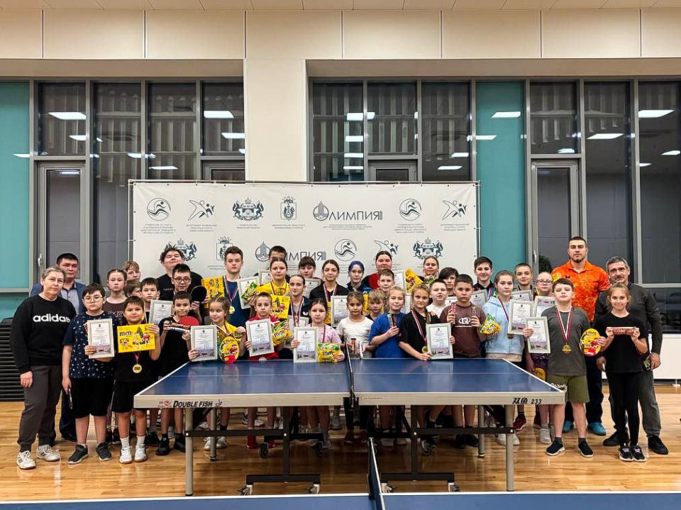 Теннисисты Тюменского района поборолись за призы Деда Мороза