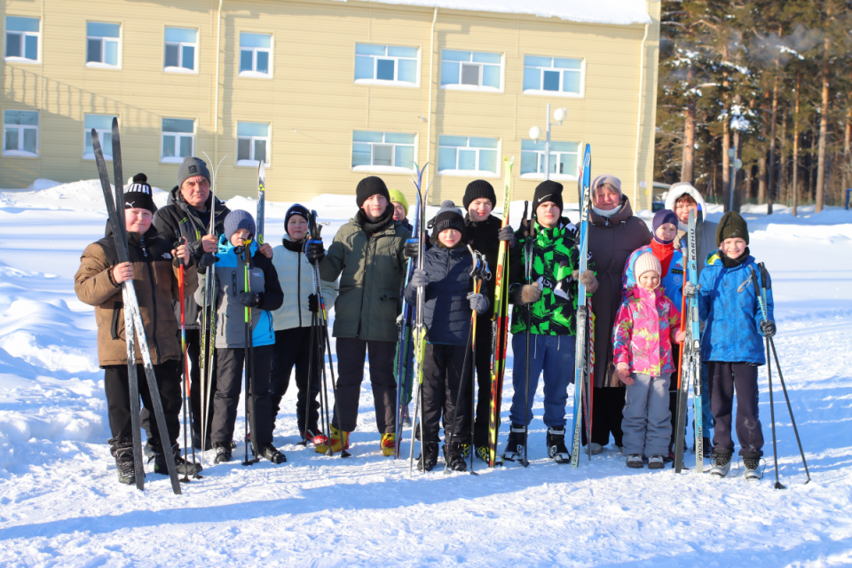 День зимних видов спорта отметили на льду и на лыжне!