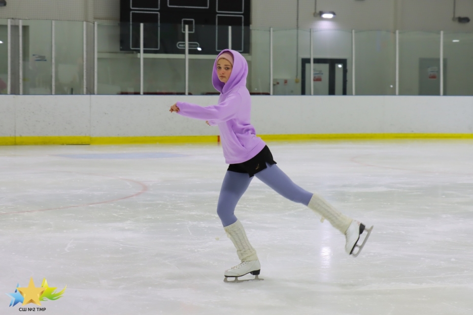 Друзья, по доброй традиции приглашаем вас провести праздничные выходные на коньках!